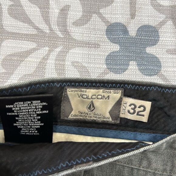 Men’s Volcom shorts sz 32 - Picture 3 of 3